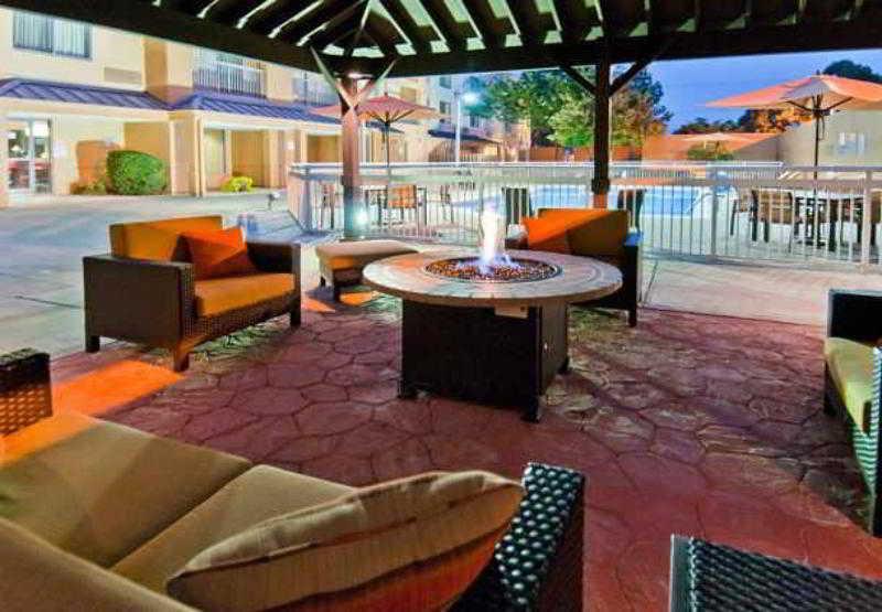 Courtyard Memphis East/Bill Morris Parkway Hotel Bagian luar foto