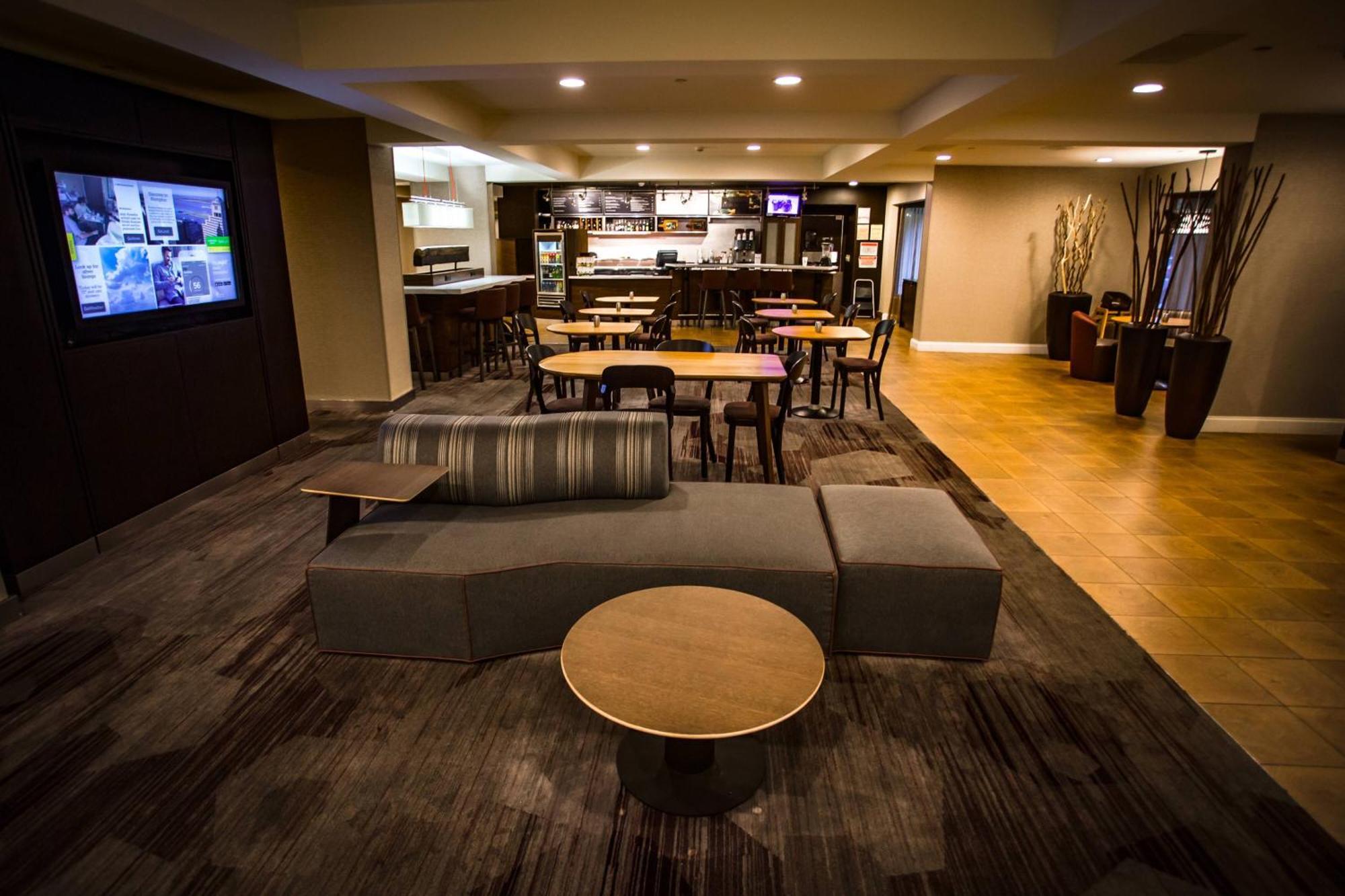Courtyard Memphis East/Bill Morris Parkway Hotel Bagian luar foto