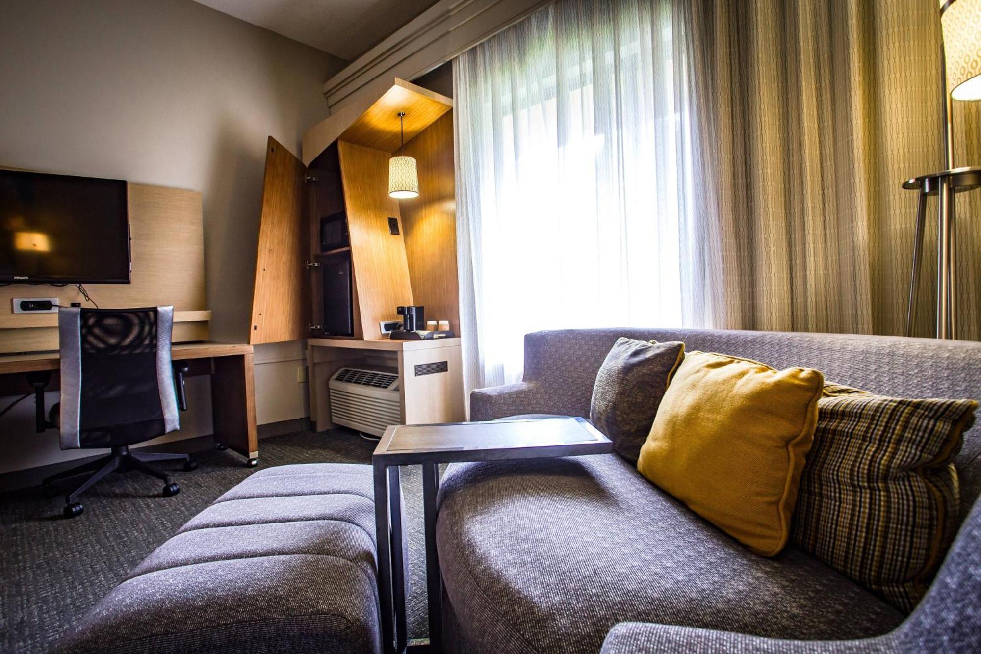 Courtyard Memphis East/Bill Morris Parkway Hotel Bagian luar foto